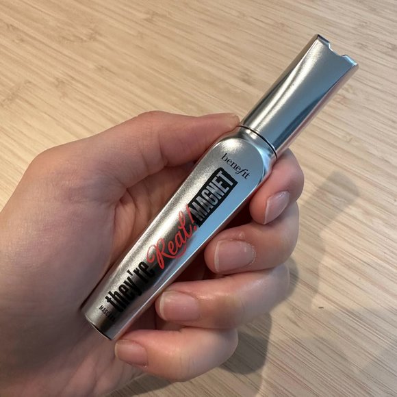 Benefit They're Real! Magnet Extreme Lengthening Mascara (NEW) - Picture 3 of 4